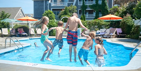 kids jumping into winnetu pool