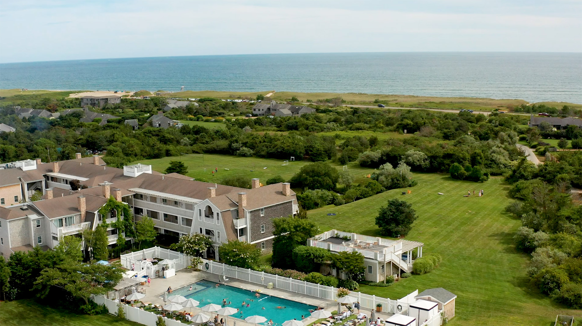 MV By The Season: Spring - Winnetu Oceanside Resort