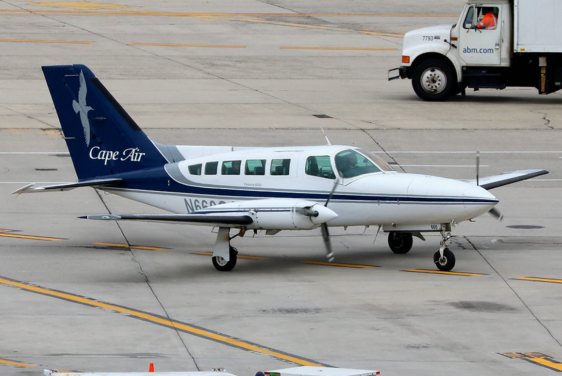 getting-here-winnetu-_0001_plane getting-here-winnetu-_0001_plane