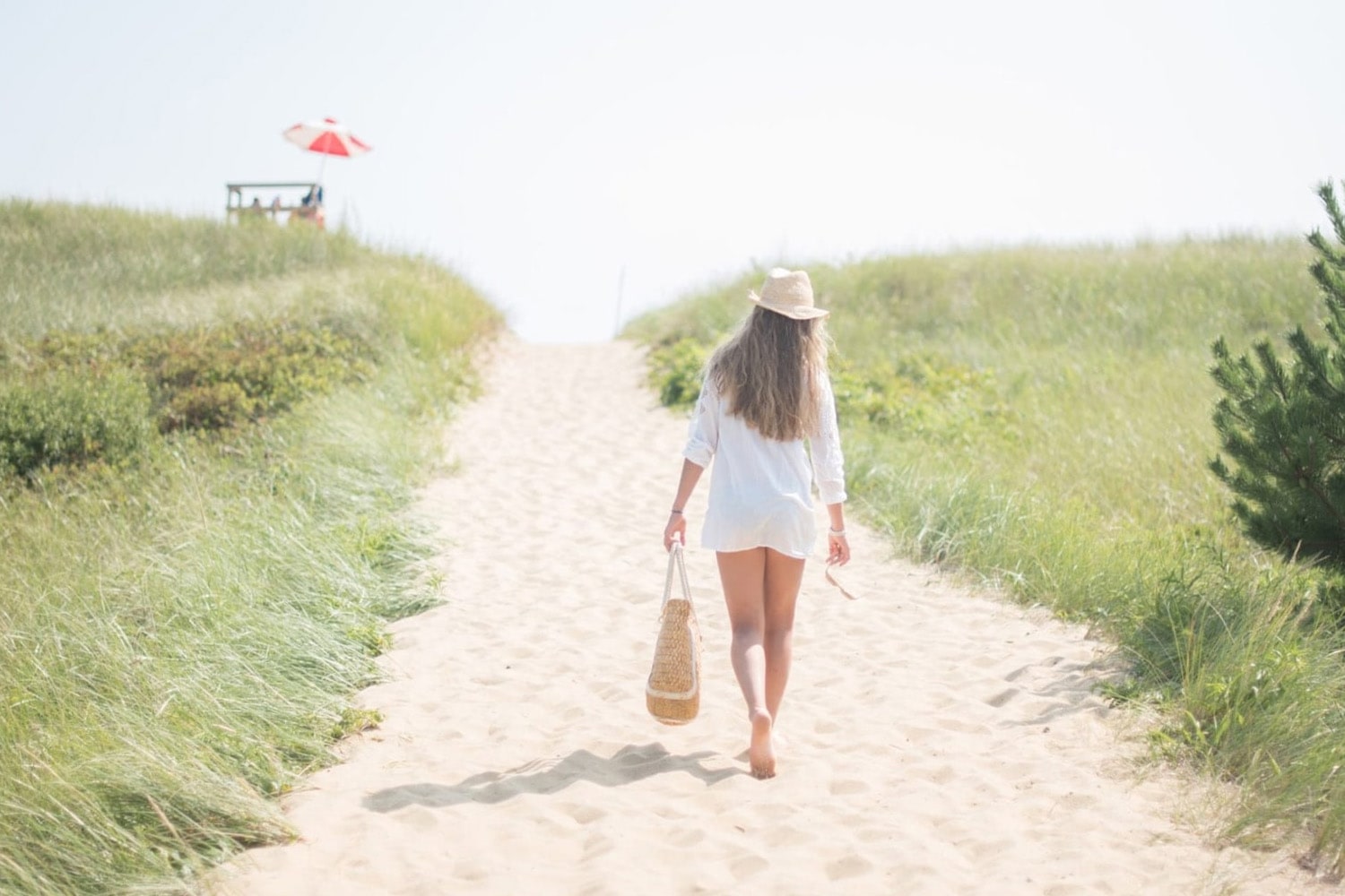 winnetu-homepage-A-woman-walks-down-the-beach